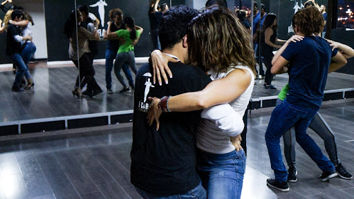 Academia baile E Carté Latin Dance Co.